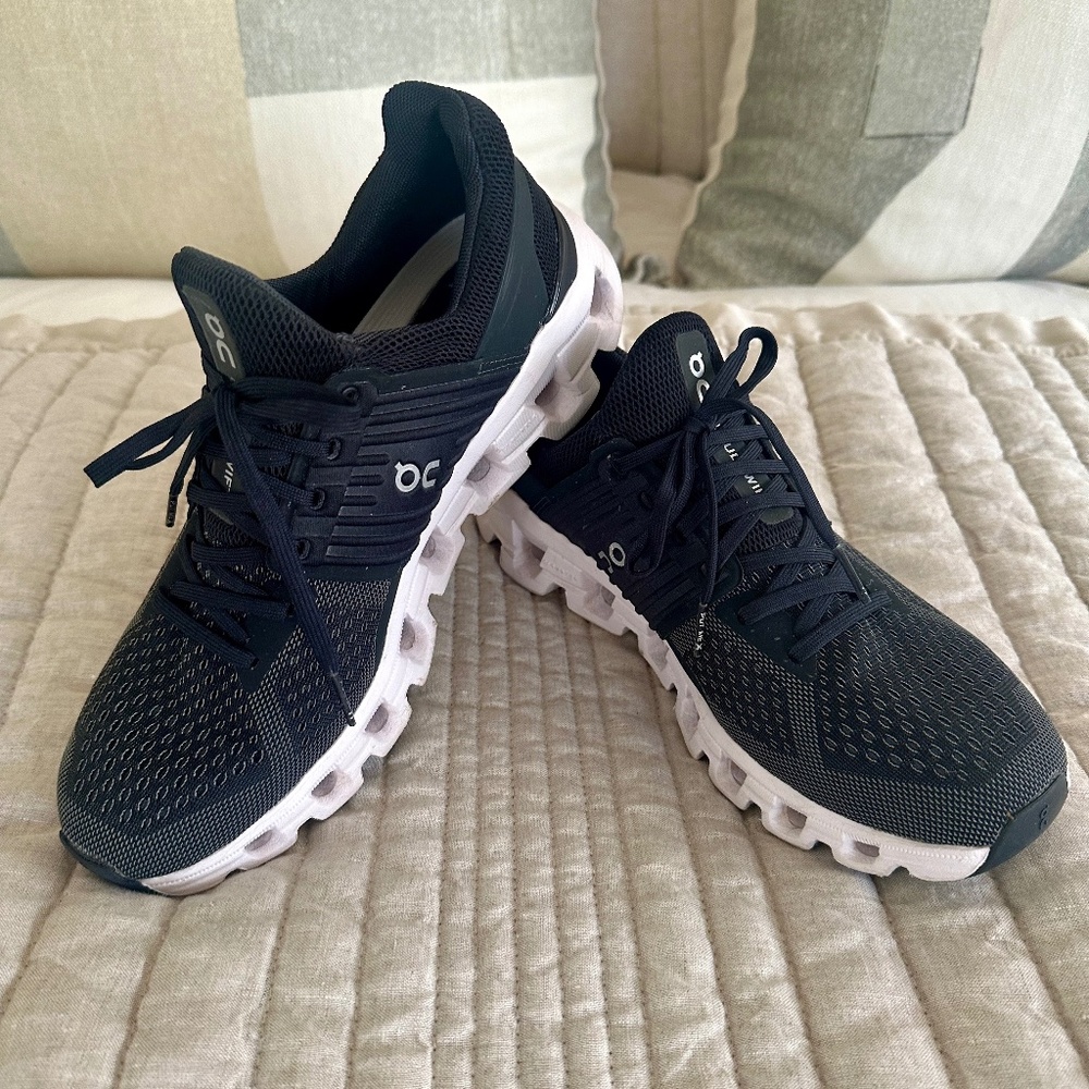 On Women's Cloudswift 2 Running Shoes/Black